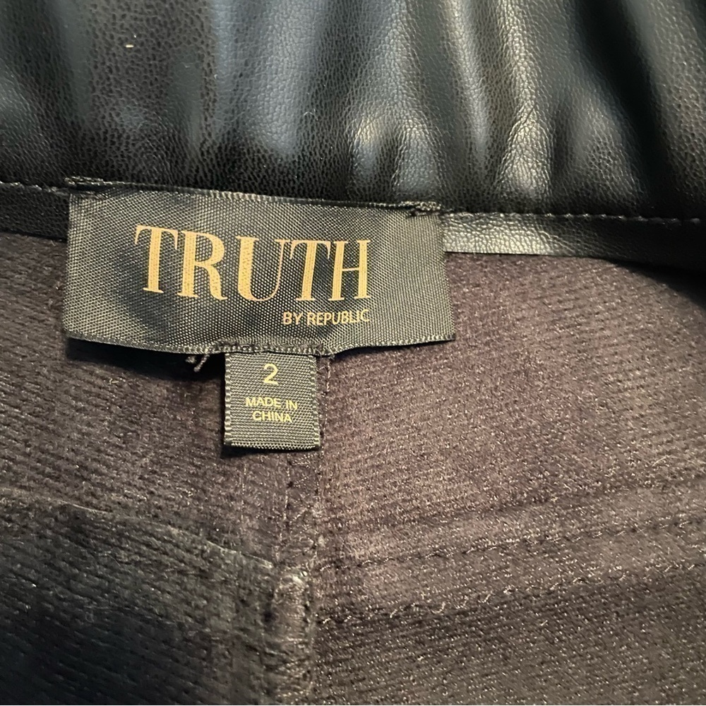 Truth by Republic Black Faux Leather High Rise Front Center Seam Pants Sz. 2 - Picture 8 of 9